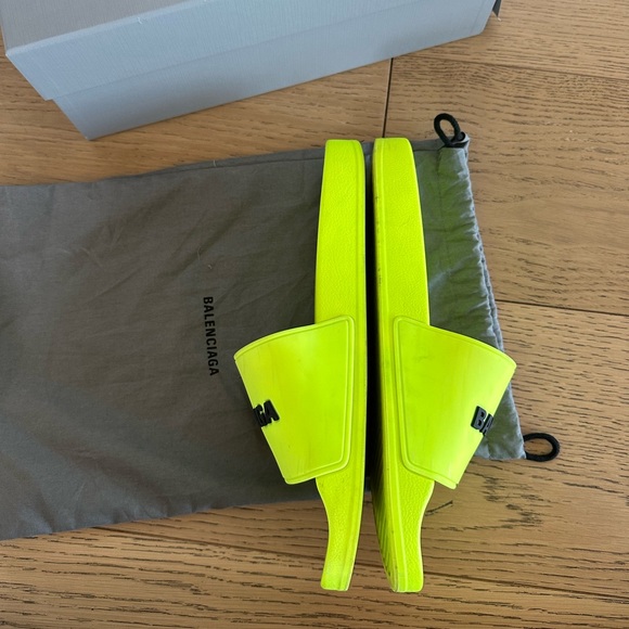 Balenciaga Men Pool Slides - Picture 5 of 7